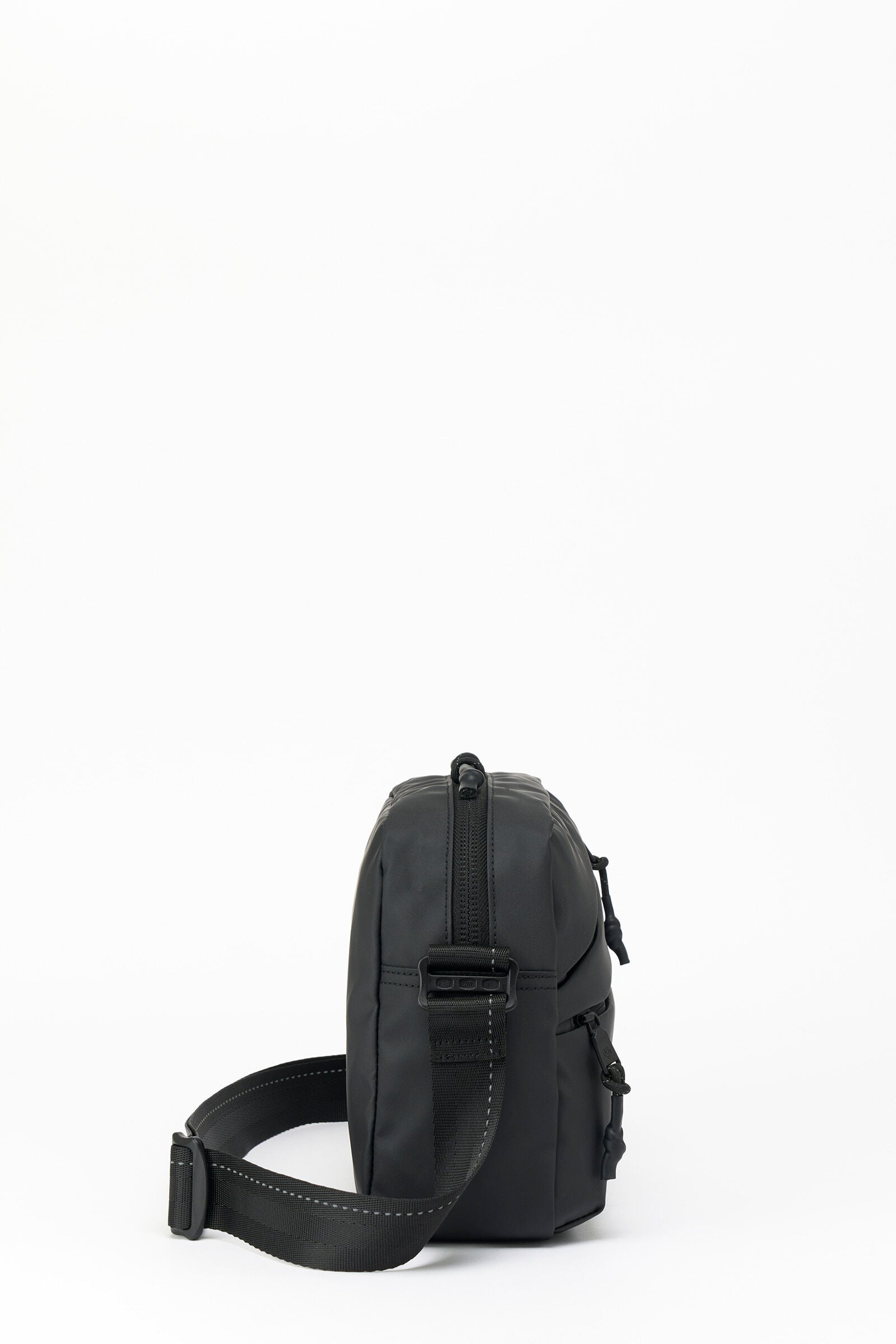 【新品タグ付】Samsonite RED ブラック ボディバッグ Samsonite RED サムソナイトレッド ボディバッグ ウエストポーチ