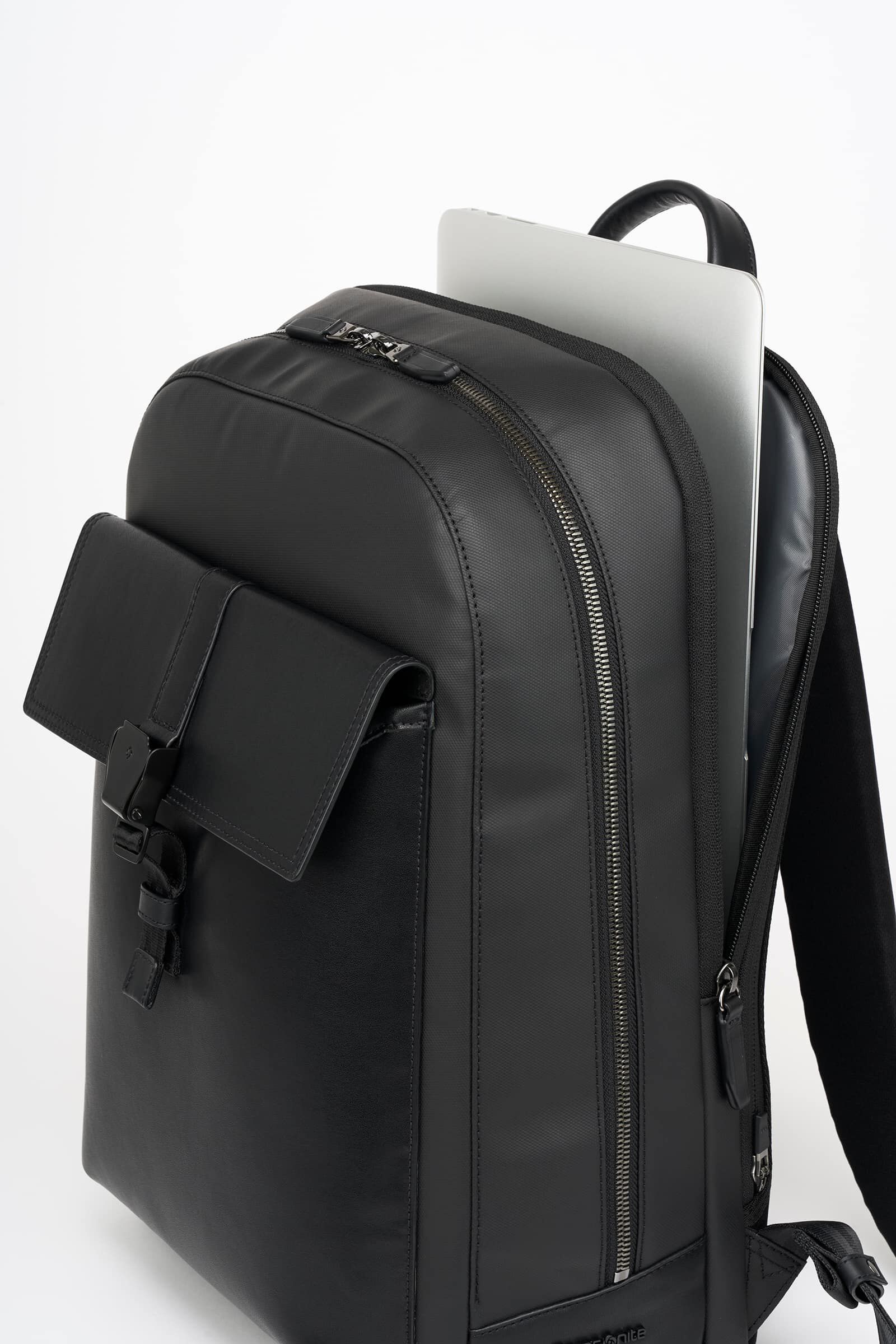 エクスフライツ バックパック M ブラック｜サムソナイト(Samsonite