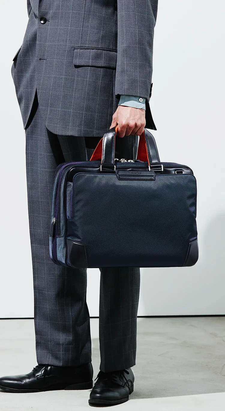 Samsonite（サムソナイト）のビジネス用ブリーフケース。フォマール、礼節感が求められるシーンに対応。信頼感を得られる。