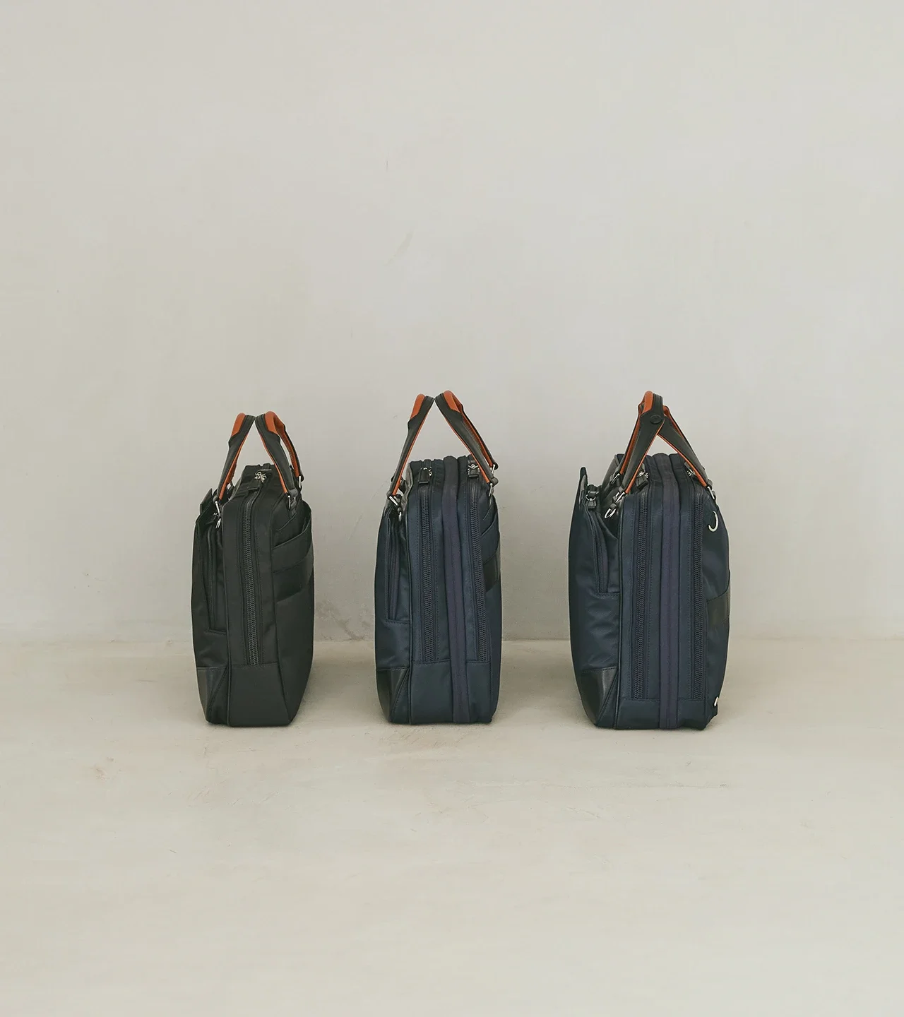 Samsonite（サムソナイト）EPID4（エピッドフォー）のサイズバリエーション。ミニマルから日常使い、出張などに対応する3サイズ展開。