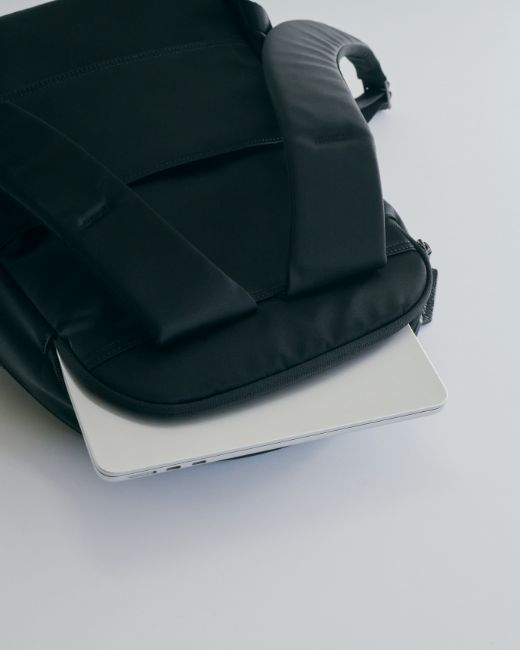 Backpack 14 ノートPCが入るスリットポケット