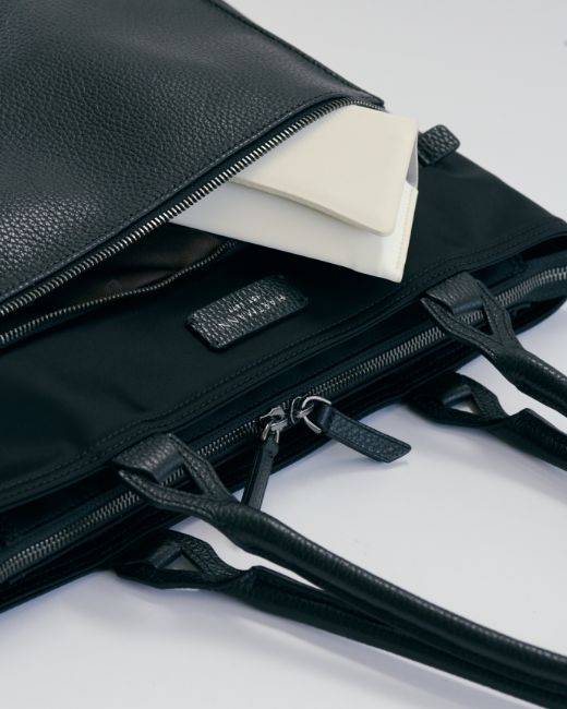 Tote 大きなフロントポケット