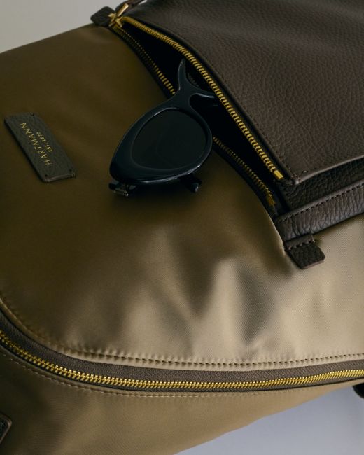 Backpack 15.6 マチ付きフロントポケット