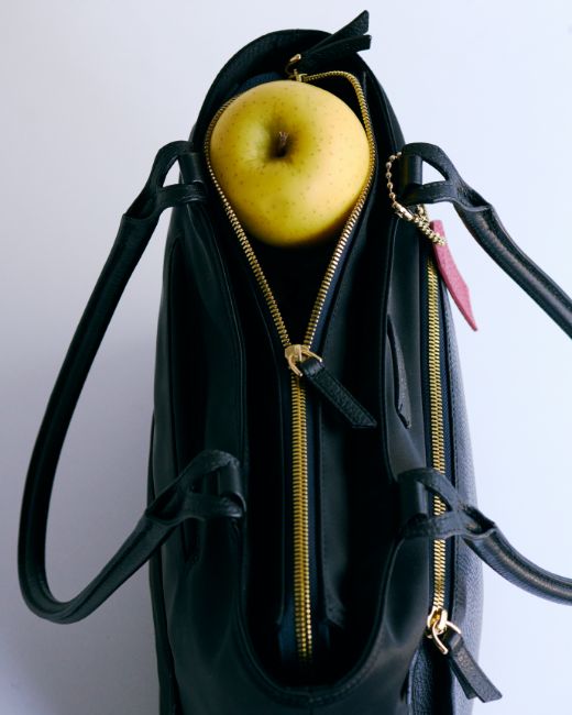 Tote プライバシーを守るファスナー