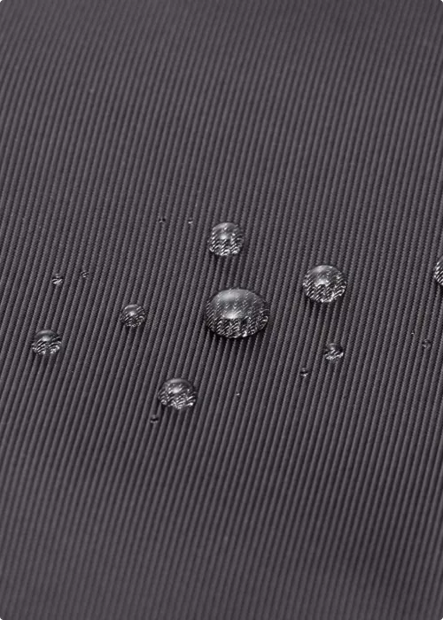 Samsonite（サムソナイト）ビジネス用ブリーフケース、バックパックであるEPID4の生地の寄り画像。撥水素材と光沢を備えたポリエステルツイル素材。