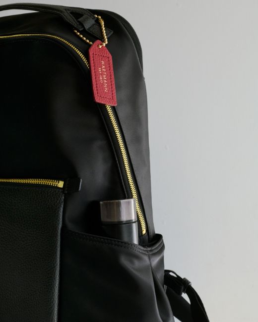 Backpack 15.6 ボトルや傘は両サイドのポケットへ