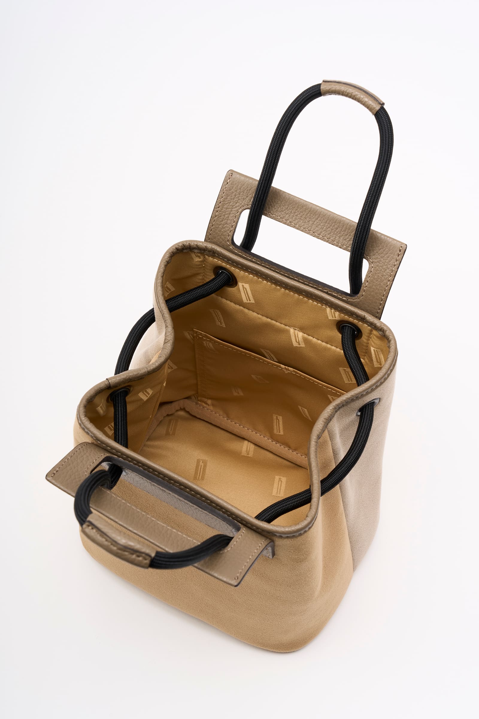 スエードぺブル ボンサック  detail | Hartmann