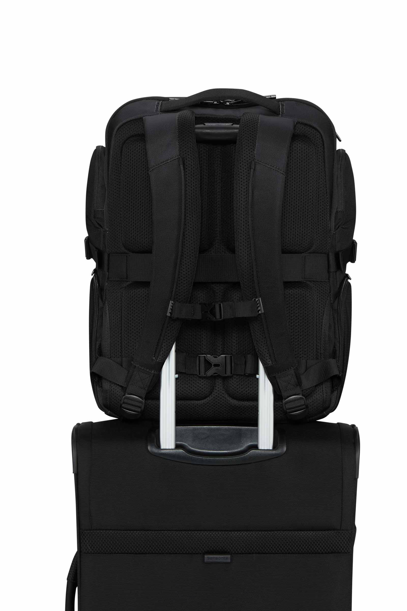 ブレイジャーネックス アンダーシートバックパック M