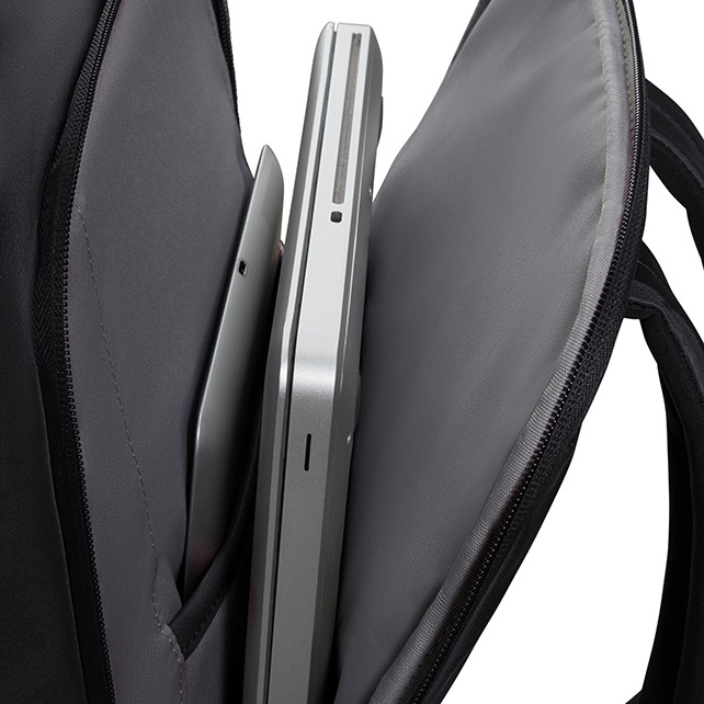 カリッサ エヴォ ラウンドバックパック 15.6