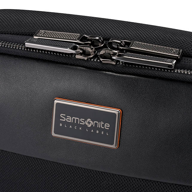 シグネチャー クラッチバッグ