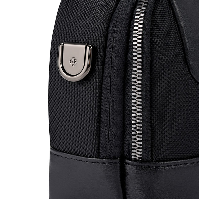 シグネチャー クラッチバッグ