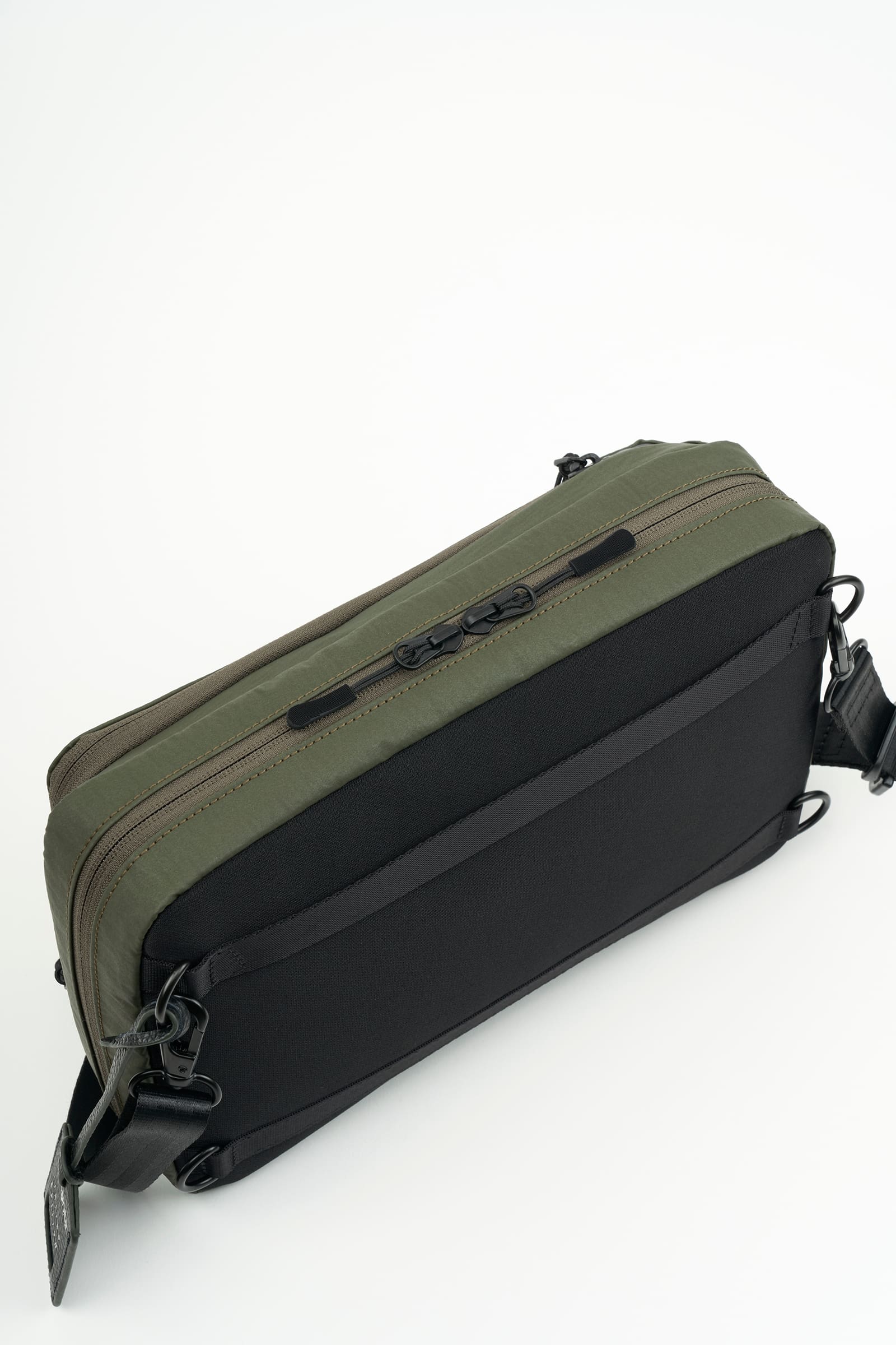 クロスボディ M G