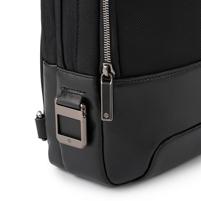 シグネチャー スリングバッグ